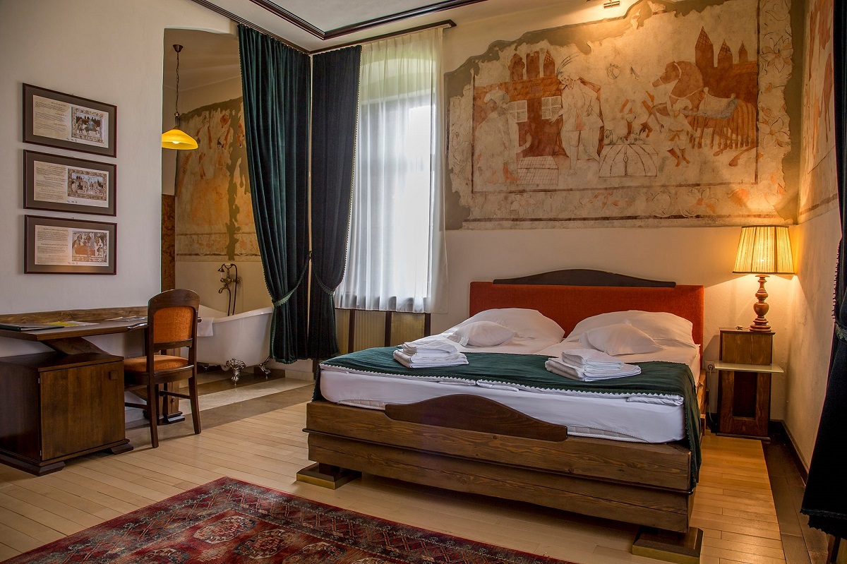camera de oaspeti luxoasa, la Castel Daniel unul din conace din România