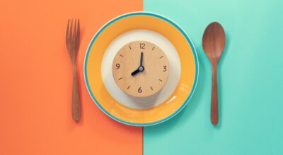 Care-i treaba cu fasting-ul? Ghid de inițiere rapidă într-ale postului intermitent