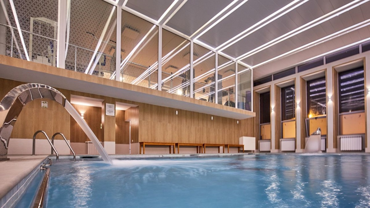 piscina interioara din cadrul hotelului Sinaia