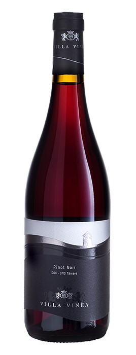 stilca de vin Pinot Noir Premium 2019 de la Villa Vinea pe fundal alb - unul din vinuri recomandate la masa de Crăciun