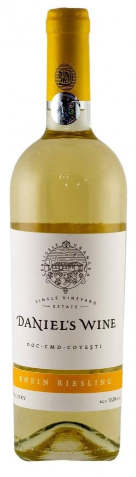 sticla transparenta de vin alb Rhein Riesling de la Daniels Wine pe fundal alb