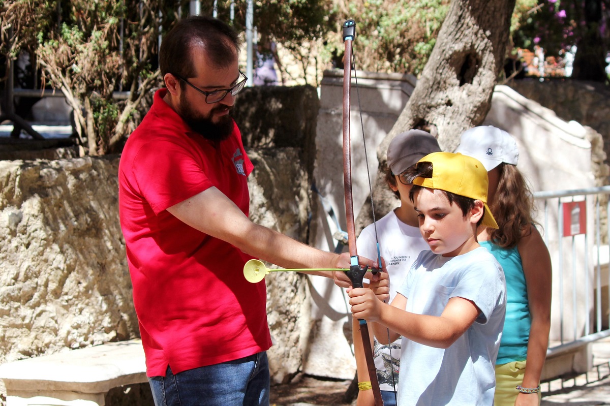 activitati de tras cu arcul pentru copii in Castelo de São Jorge, Lisabona