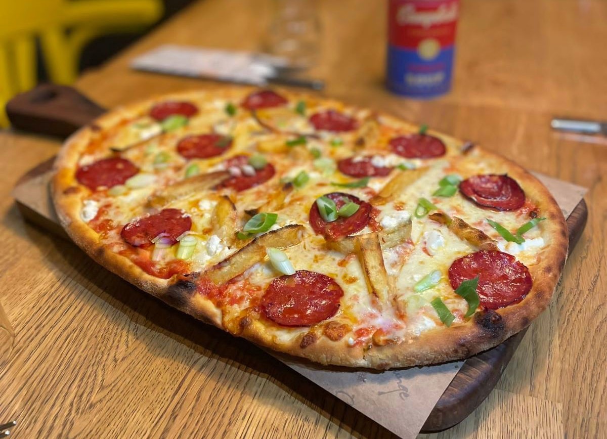close up cu Pizza Chorizo Patatine de la Stadio, o pizza deosebită