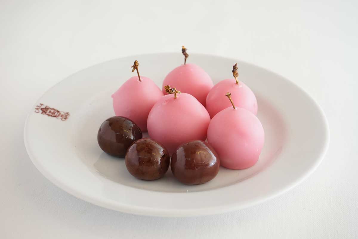 bomboane fondante roz de la Cofetăria Capșa - ceva dulce de Ziua Îndrăgostiților